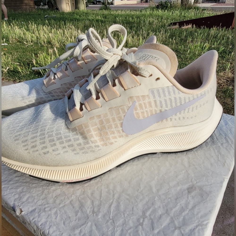 Nike zoom pegasus women's size 9
